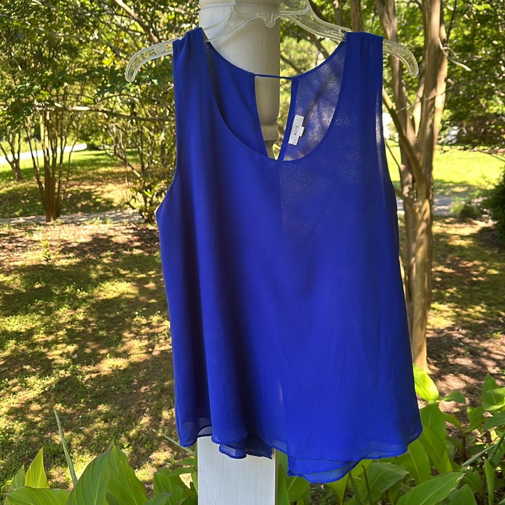 Mine size large royal blue top. Perfect for summer